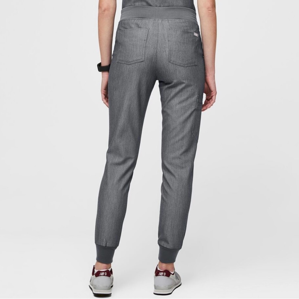 Figs Zamora Jogger scrub pants. Size XS tall. Graphite color